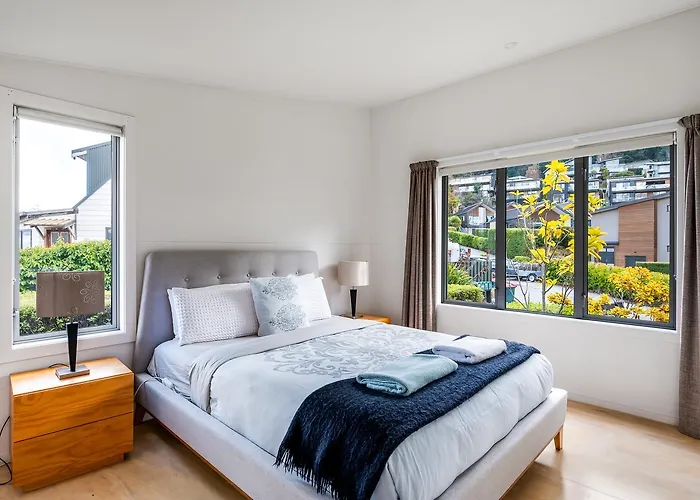 Spectacular Views Uninterrupted! 3 Bedroom Private!