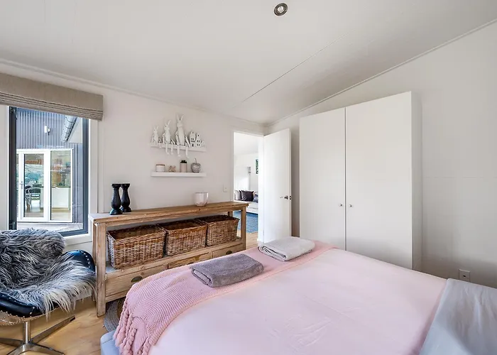 Spectacular Views Uninterrupted! 3 Bedroom Private!