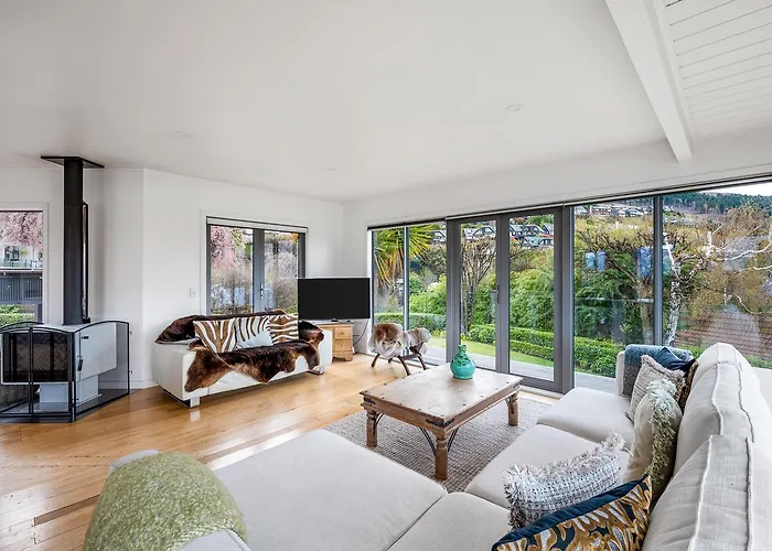 Spectacular Views Uninterrupted! 3 Bedroom Private!